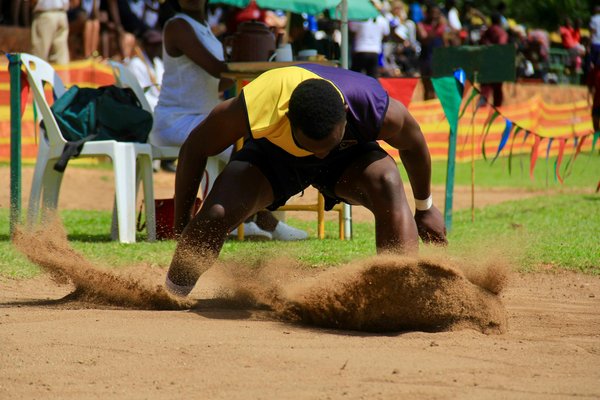 Comment structurer une séance de musculation pour les athlètes pratiquant le saut en longueur?